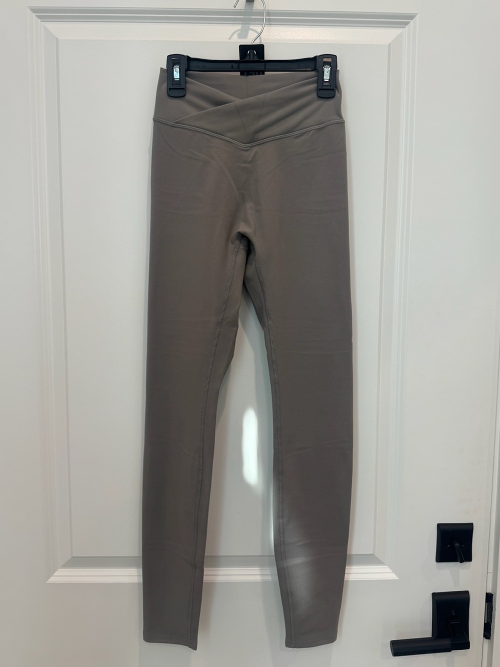 Four Three Seven V Leggings